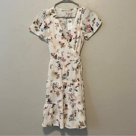 BNWT! ✨ A&F Wrap Dress - Picture 3 of 4